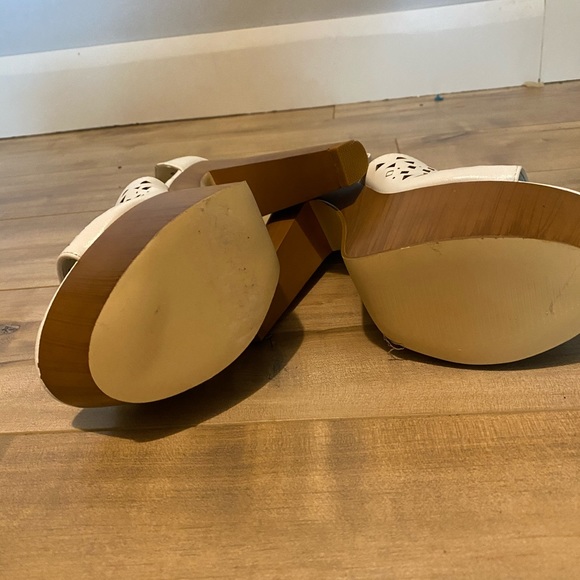 Faux leather white platform sandals - Picture 2 of 3